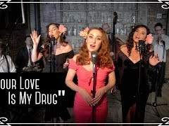 삼나무 책장 아래에서