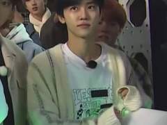 뺨과 귀와 세면대 3