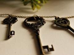 그렇다면 상자가 있는 곳으로 안내해 주시오.