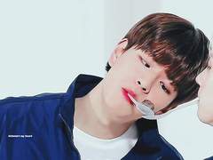 잔잔하게 흘러가는 평범한 말들은 고운 그대 입에 맺혀 아름다워지고