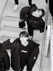 우리 로맨스의 장르가 팬픽일 리 없어!