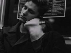 아저씨, 손 잡아줘요.