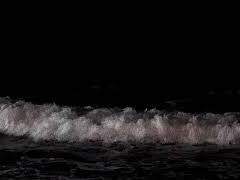 나는 여전히 빗속에 서있다.