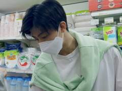 뺨과 귀와 세면대 4