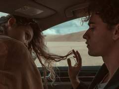 웃기지도 않은 녀석들