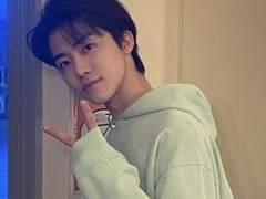 뺨과 귀와 세면대 完