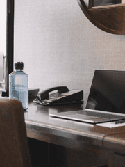 Delin Seymour at Hotel Tuna