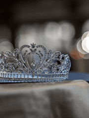 {그 악녀는 여주가 되려고 한다}