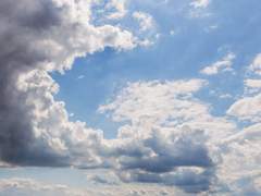 맑은 하늘에 먹구름 01