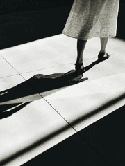 그림자로 살아가는 것