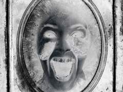 거울에 갇힌 영혼과 eGo의 저주