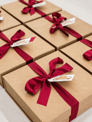 #내가_리본에_묶여_택배로_왔다면