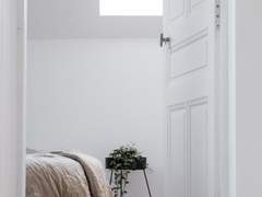 방 문을 열지 못하는 사람