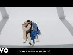 얕고 얕은 여름의 저편에 차갑지 않은 네 손바닥이 보였어