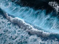 잔잔함의 끝은 매서운 파도처럼