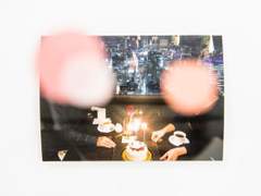 '결혼 할 수 없다'는 것이 젊은이들을 죽음으로 내몰고 있다. 동성혼 소송에 레즈비언 커플이 담은 바람.