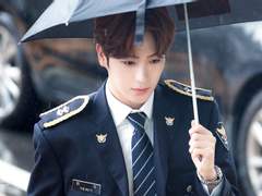 경찰 현재 X 마약왕 주연