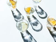 그래도 낮술을 한다.