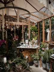 저승과 이승 사이의 꽃 집