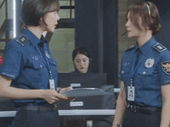 멈출 수 없는 사랑이 오늘도 한숨으로 변해버렸어.