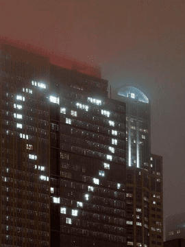 밤새 길을 비추던 불빛들은 모두 사라지고