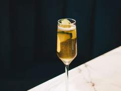 목 너머로 삼켜 넘긴 것.