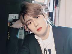 톰포드 패뷸러스, 오드우드 00