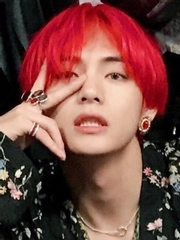 중딩 때 찌질이였던 애가 체리 머리로 나타났다.