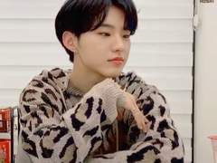 그 누나한테선 달콤한 빵 냄새가 난다.