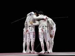 Q. 누가 펜싱을 얼굴로 해요?