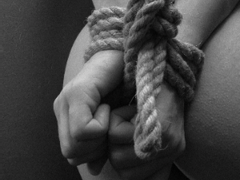 [2] 정신차리고 내 눈보고 똑바로 얘기해.