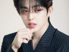 Wait a minute. Pardon? Who are you? Help me, please.(잠깐만요. 뭐라고요? 누구세요? 살려주세요.)(은서님 신청.)