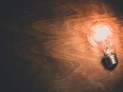 빛나는 빛을 가져오는 사람