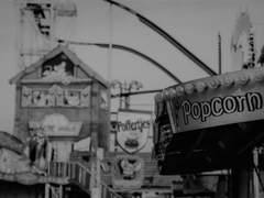 어트랙션 - <헌티드 하우스>