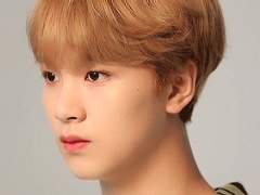 넌 도대체 누구 남자친구야?