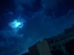 멈출수 없는 달사진