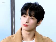 티 안 나게 봤어야지 中 (1)