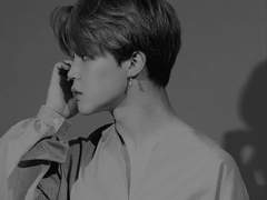 [국민] Strawberries & Cigarettes 4