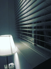 [생각이 흘러가는 길목에 서서]