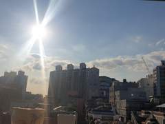 해가 쨍쨍한 오후 5시