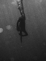 추락하는 잠수부