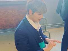 너에게 다가가는 법 J