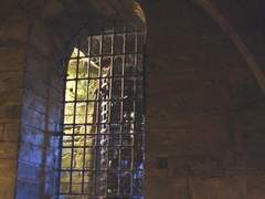 가여운 우리를 보살피시고 구원하소서