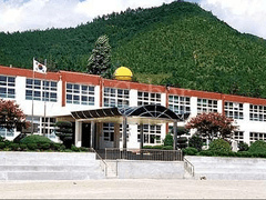 임선영 초등학교에 입학하다.