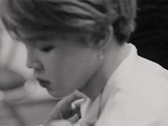 뒤틀려 있는 그 남자