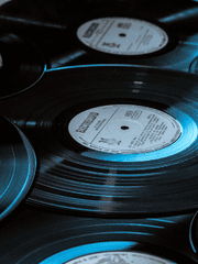 우리는 레코드샵 바닥에 누워 있었다