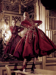 붉은 드래스를 입은 앨리스