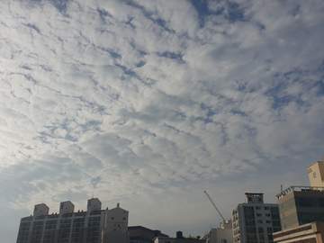 구름은 이쁘고 사진찍긴 힘들다..