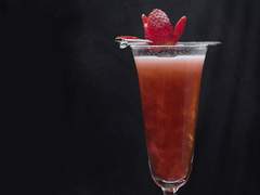 [레하유리] 1. Aperitif: 딸기와 민트로 맛을 낸 벨리니 칵테일