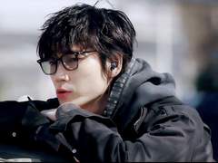 당신은 차갑게 얼어버린 내 겨울을 녹이는 뜨거운 햇빛이었다.